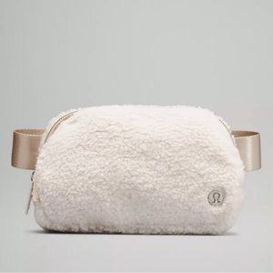 lululemon Everywhere Belt Bag Fleece